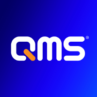 Logo da QMS Media (QMS).
