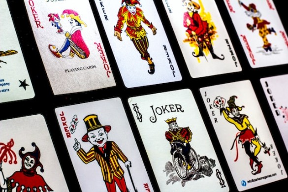 Jogo de cassino online com roleta e cartas de jogar